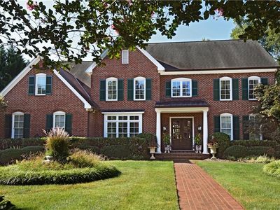 1 Lake Bluff Ct, Greensboro, NC, 27410