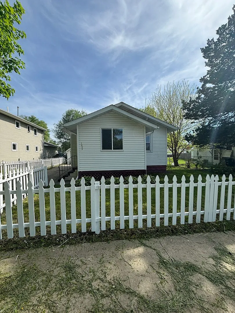 2 bedroom, 1 bathroom home — Photo 1