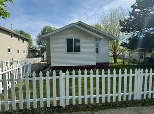 1022 Forest Ave, Waterloo, IA 50702
