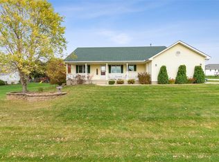 567 Clover Ridge Dr, Walford, IA 52351