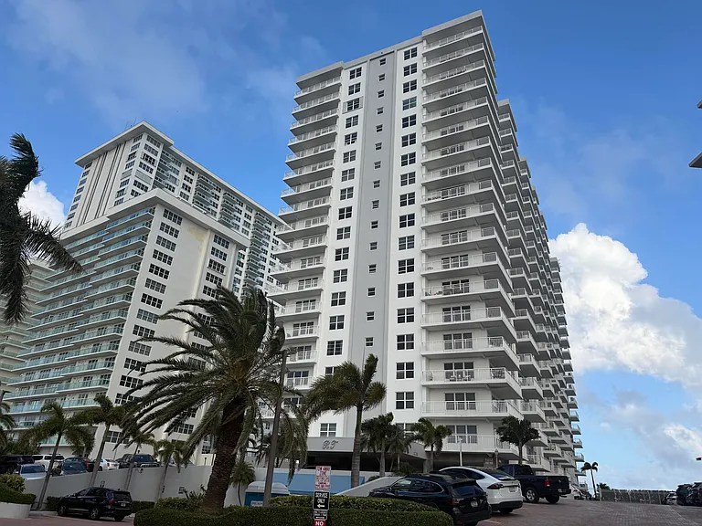 3850 Galt Ocean Dr #210 — Photo 2