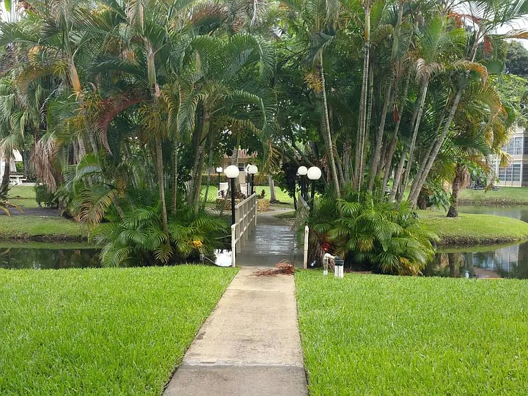 5061 W Oakland Park Blvd #305 — Photo 4