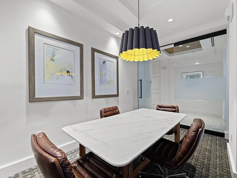 Private meeting room avilable to reserve