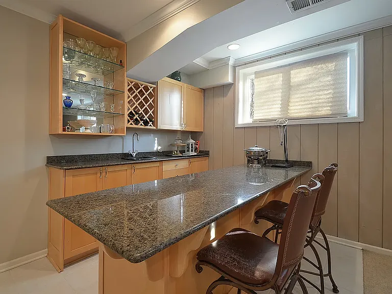 1614 Guthrie Cir — Photo 8