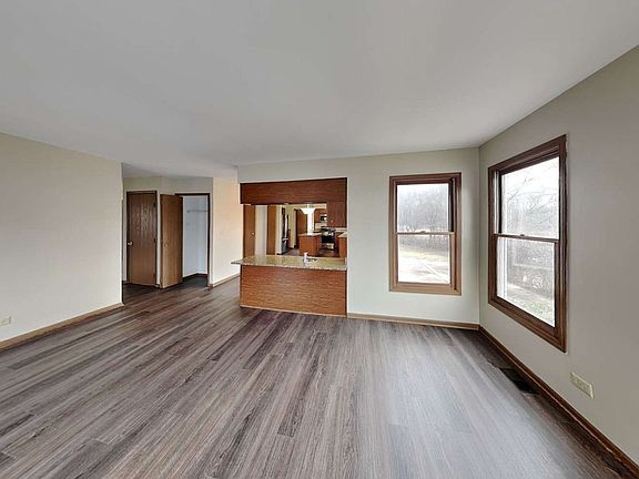 5th image of 222 Indianwood Ln