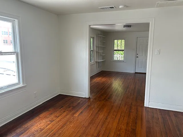 1107 E 11th St #B — Photo 8