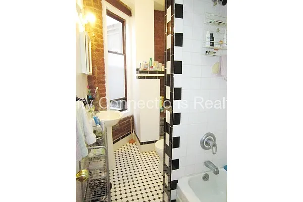 Rented by City Connections Realty | media 53