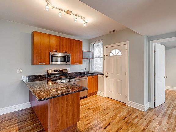 5th image of 3648 W Berteau Ave #1