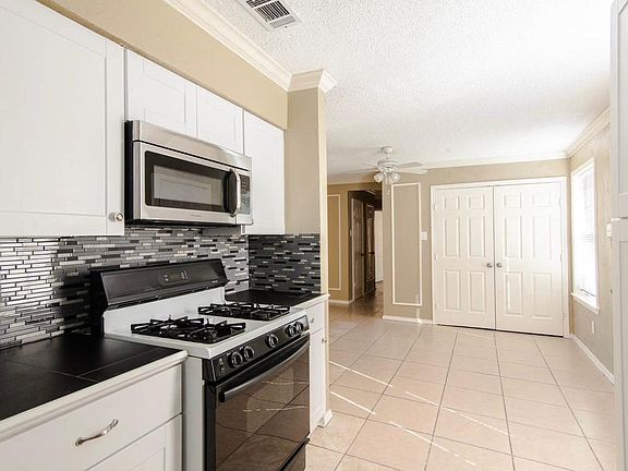 3rd image of 830 E Linda Dr