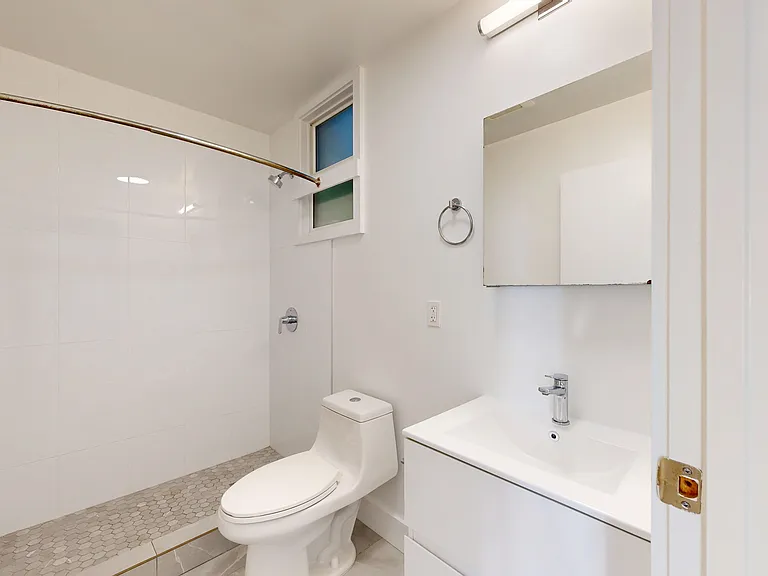 2942 Franklin St #9 — Photo 19