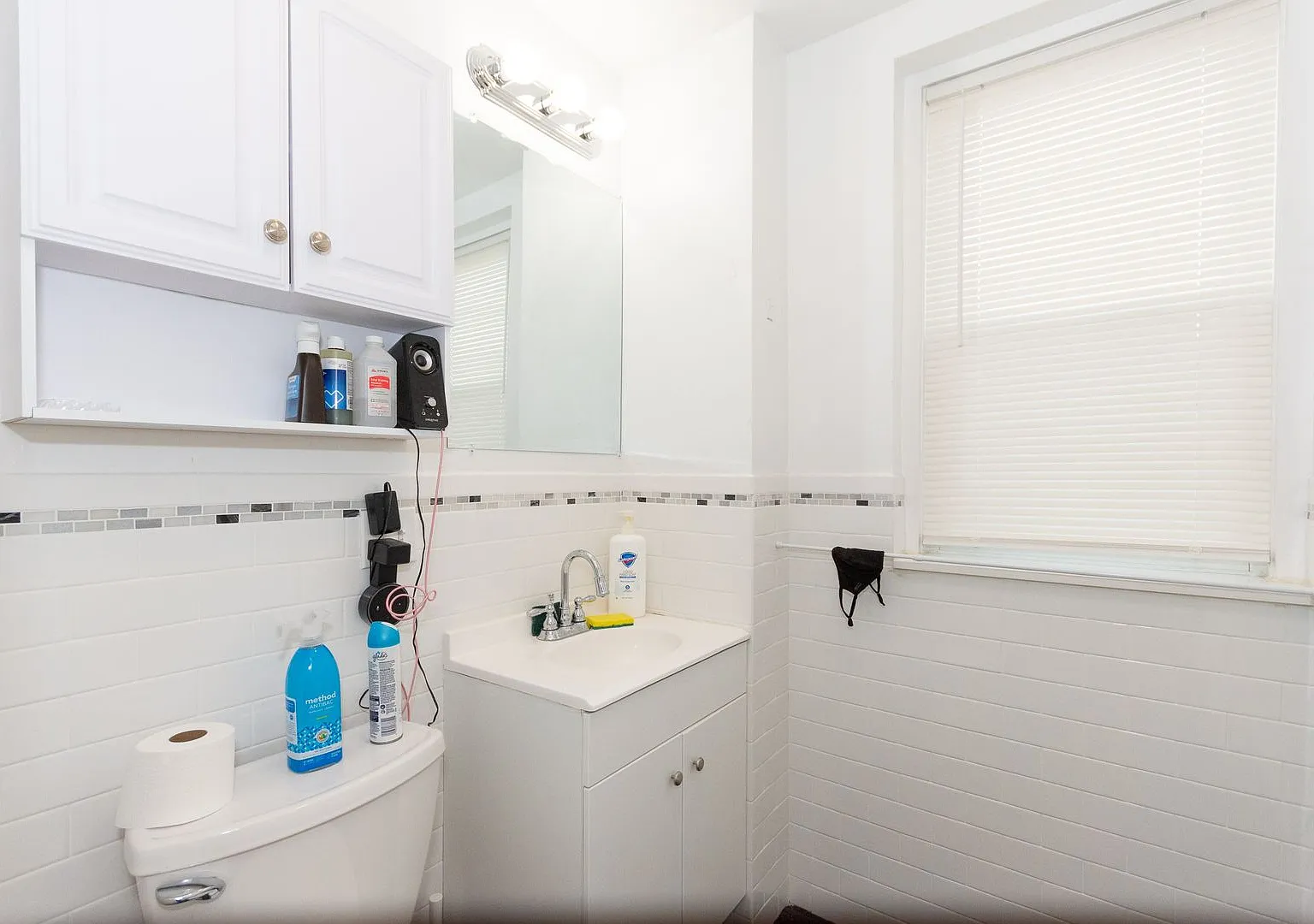 Gorgeous new four bedroom, Stainless steel kitchen, granite counter tops. — Photo 2
