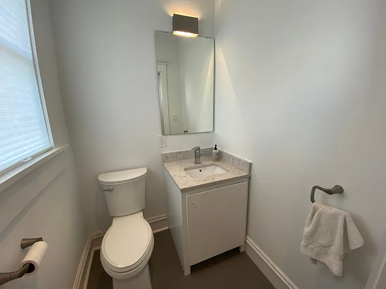 2704 Charlotte St — Photo 17
