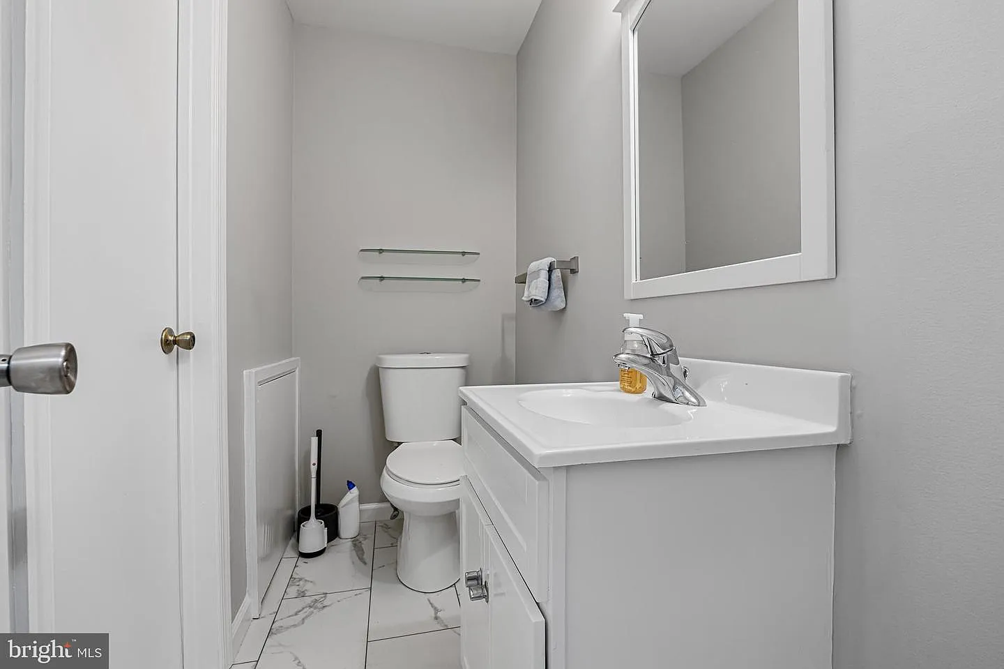 2 bed, 1.5 bath, 1171 sqft, $2,200 — Photo 3