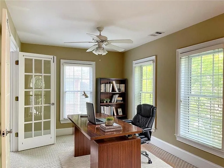 455 Wembley Cir — Photo 34
