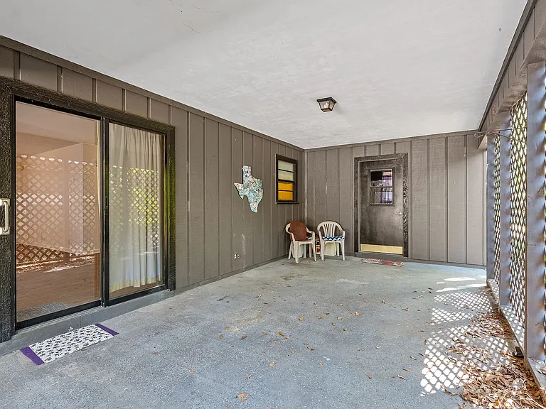 8479 NW 38th Dr — Photo 4