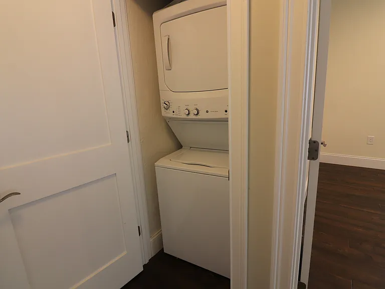 140 Minden St #2 — Photo 12