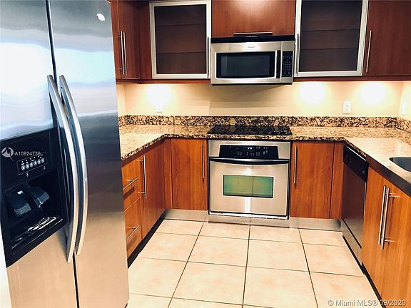 U-Shaped Kitchen at Entry