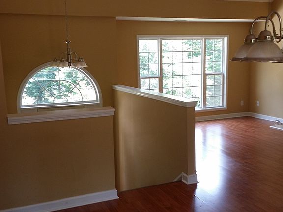 3rd image of 3552 Herren Dr SW