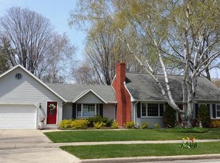 711 N Adams St, De Pere, WI 54115