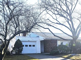 155 Chatham Dr #A, Monroe Township, NJ 08831
