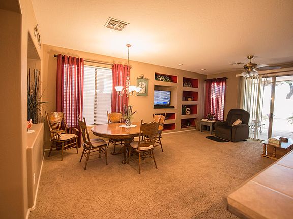 5th image of 156 E Canary Ct