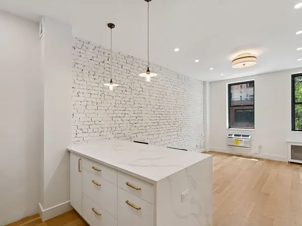 415 East 80th Street 2C image 2 of 10