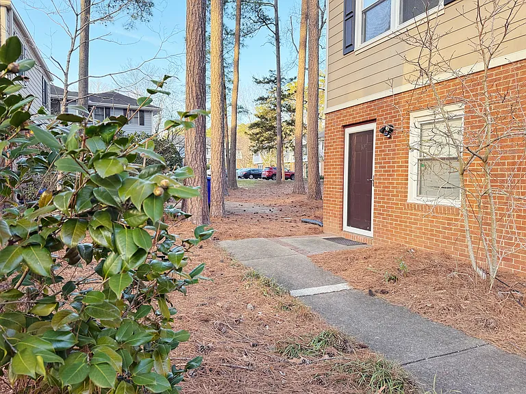 107 Cooper Glen Pl #G2 — Photo 2