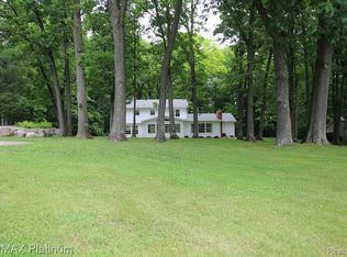 12144 Foley Rd, Fenton, MI 48430