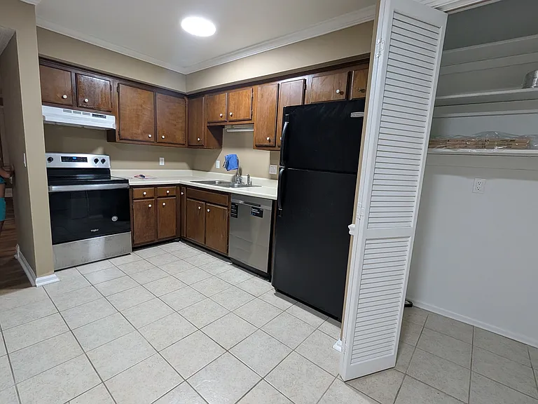 Stove - Refrigerator - Dish washer.