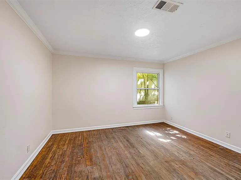 7224 McHenry St — Photo 14