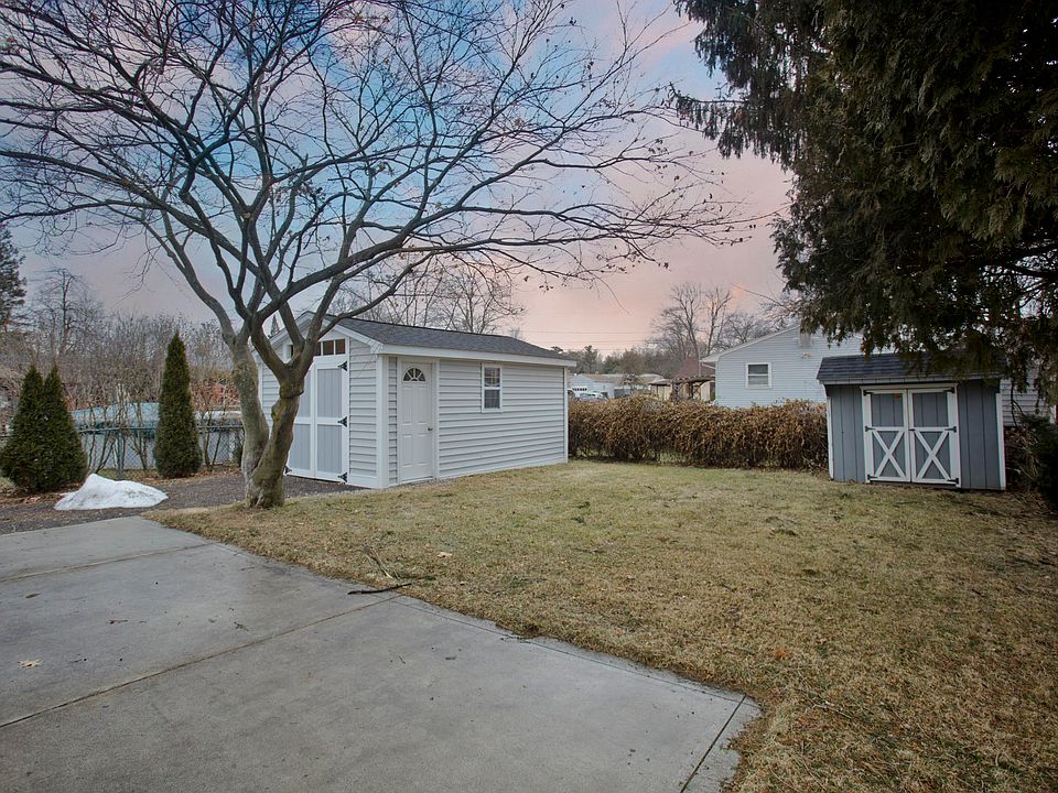 2nd image of 104 Foch Ave