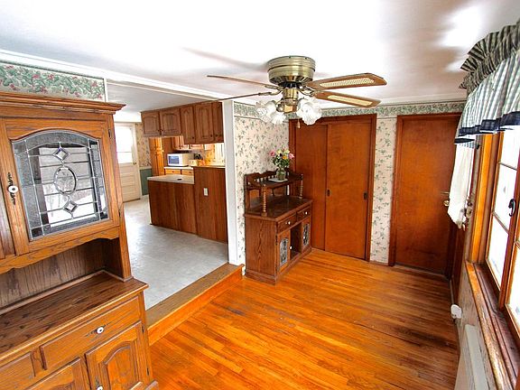 Front Entry Sunroom with closet