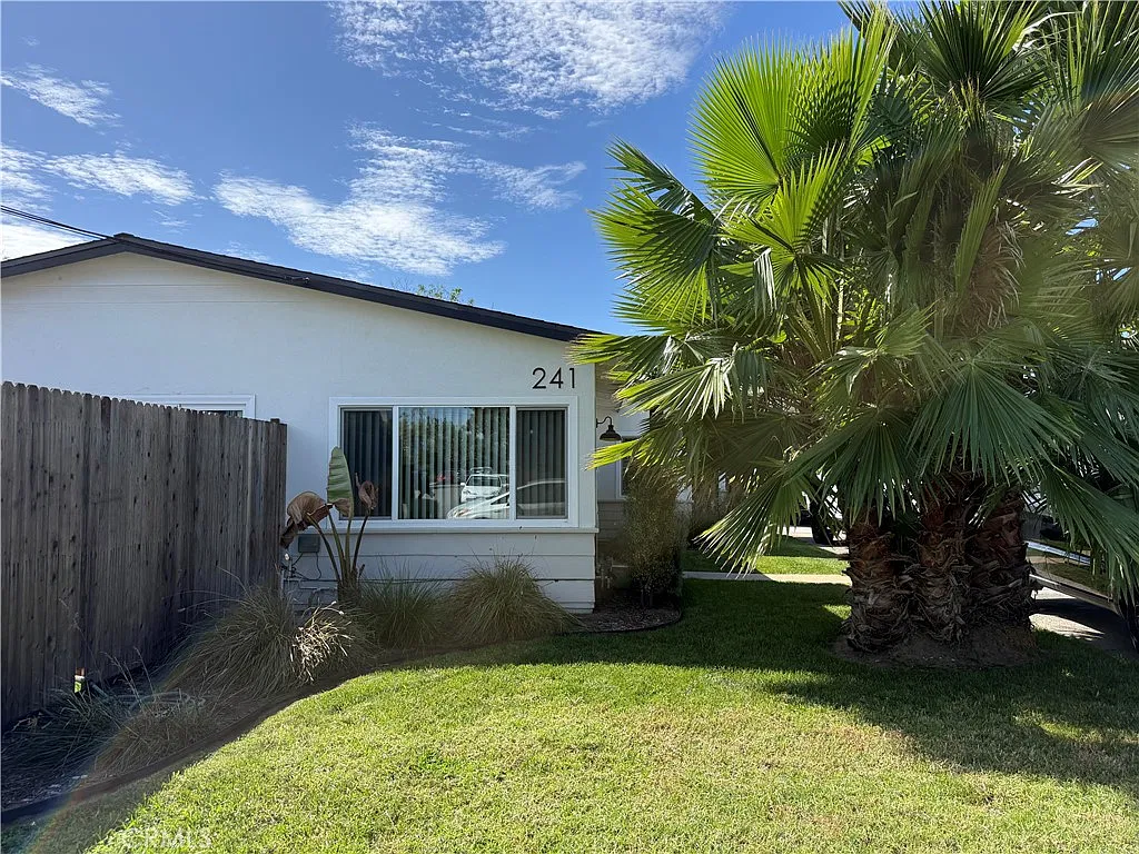 2 bed, 720 sqft, $3,550 — Photo 3