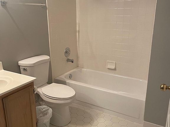 3rd image of 603A Admiral Dr #101