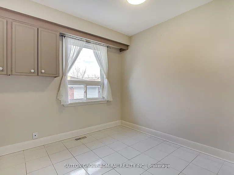 194 Cocksfield Ave #MAIN FLOOR — Photo 13