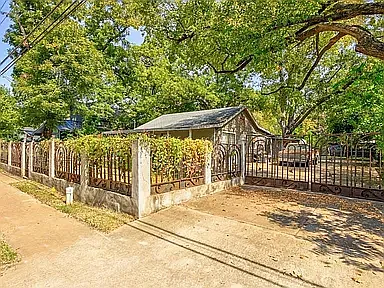 1 bed, 700 sqft, $1,300 — Photo 2