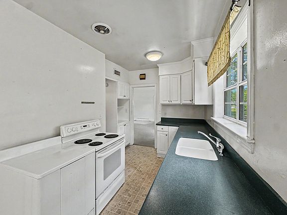 5th image of 305 Geddes Ave