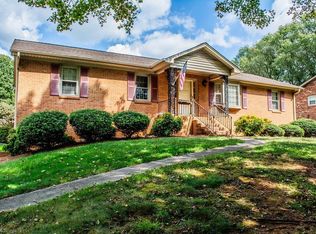 270 Hawkesbury Rd, Clemmons, NC 27012