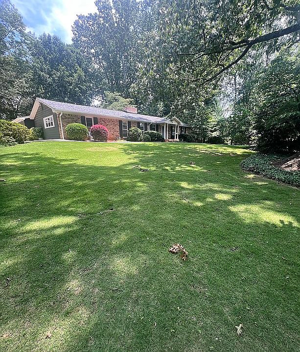 Large open front yard 