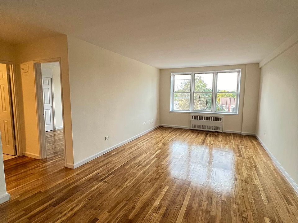 1st image of 33-38 Parsons Blvd APT 4D