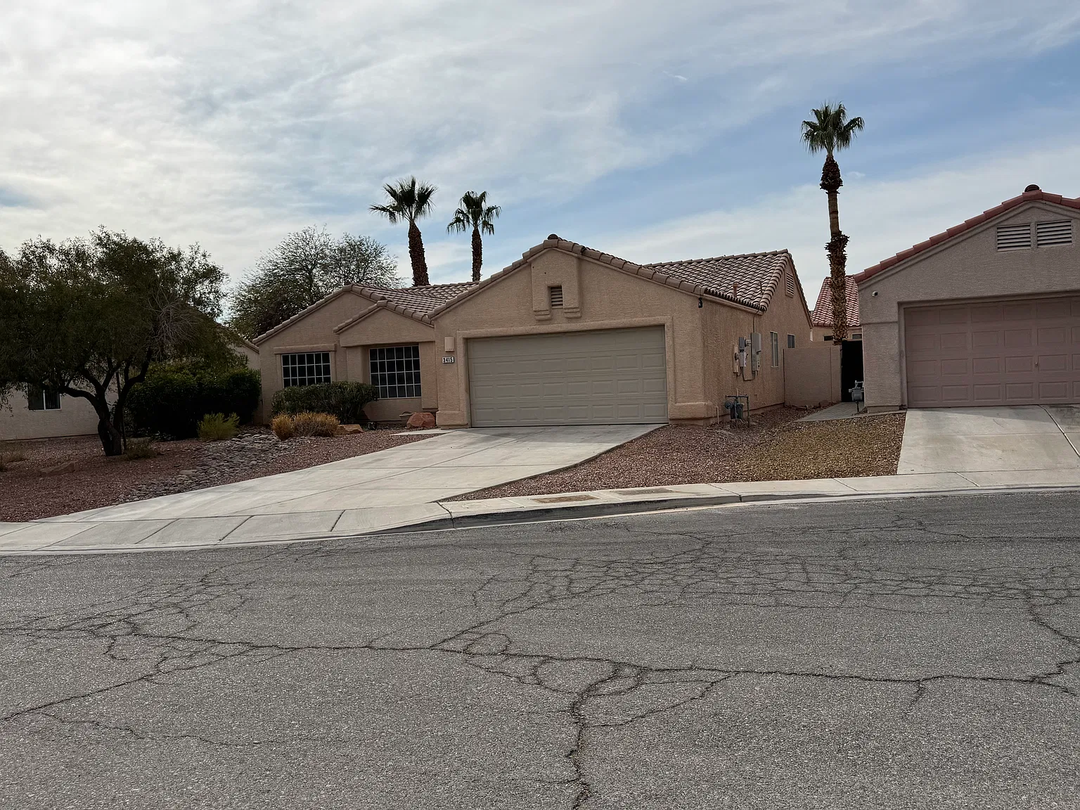 3 bed, 2.5 bath, 1900 sqft, $2,395 — Photo 1