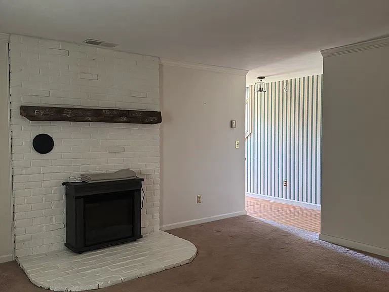 137 Newton Hill Rd — Photo 2