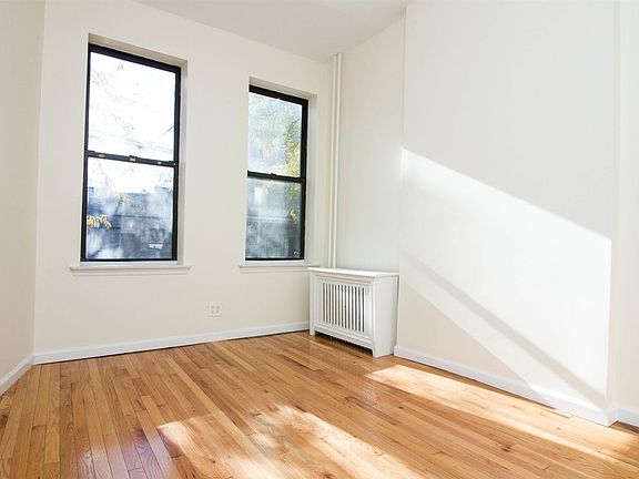 583_Seneca_Ave_1L_(2_of_18)