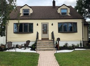 75 Grandview Ave E, Piscataway, NJ