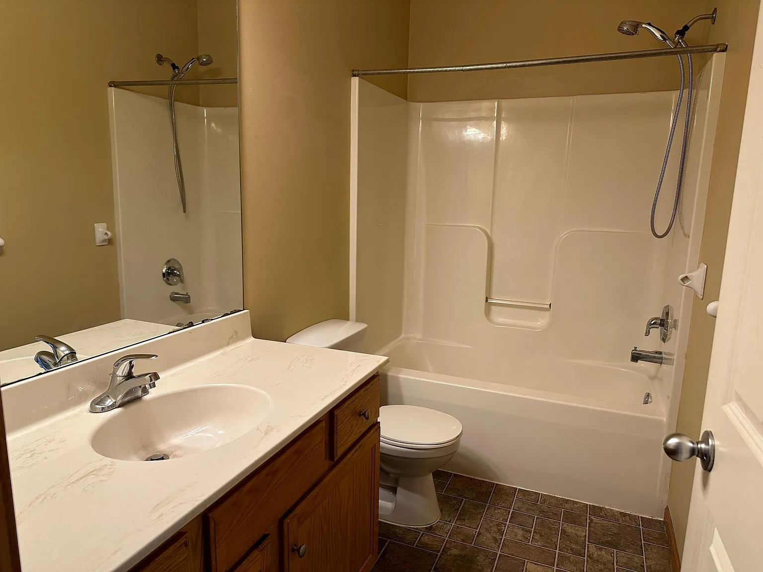 3 bed, 2.5 bath, 1952 sqft, $2,300 — Photo 4