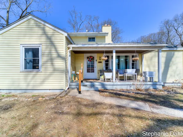 1140 W Giles Rd, Muskegon, MI 49445