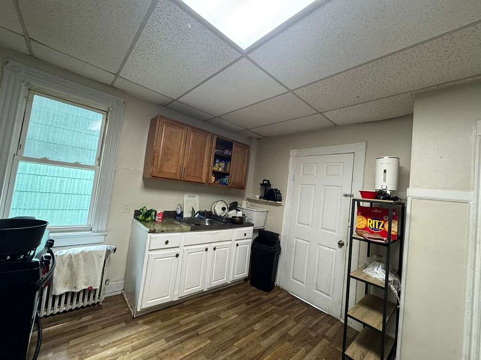 1st image of 27 Highland Ave Floor 2