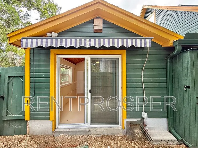 309 W 9th St — Photo 2