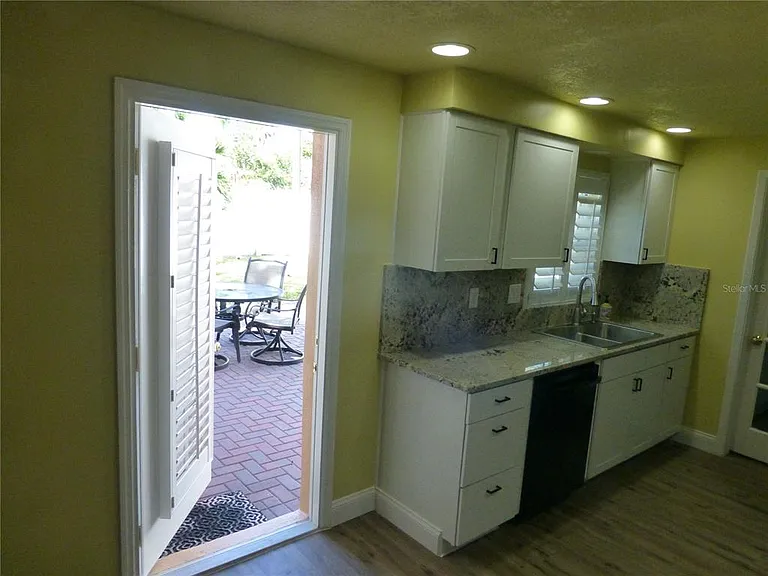 752 Patricia Ave — Photo 16