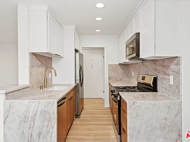 1831 Prosser Ave #208 — Photo 5